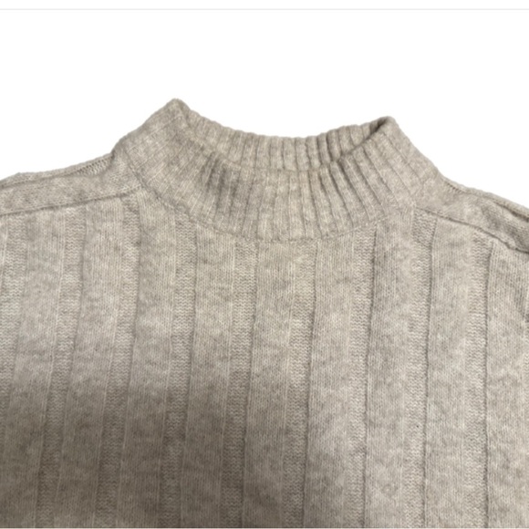 H&M XS Woman’s Mock Neck Sweater. Beige. Soft. Warm. - Picture 6 of 8